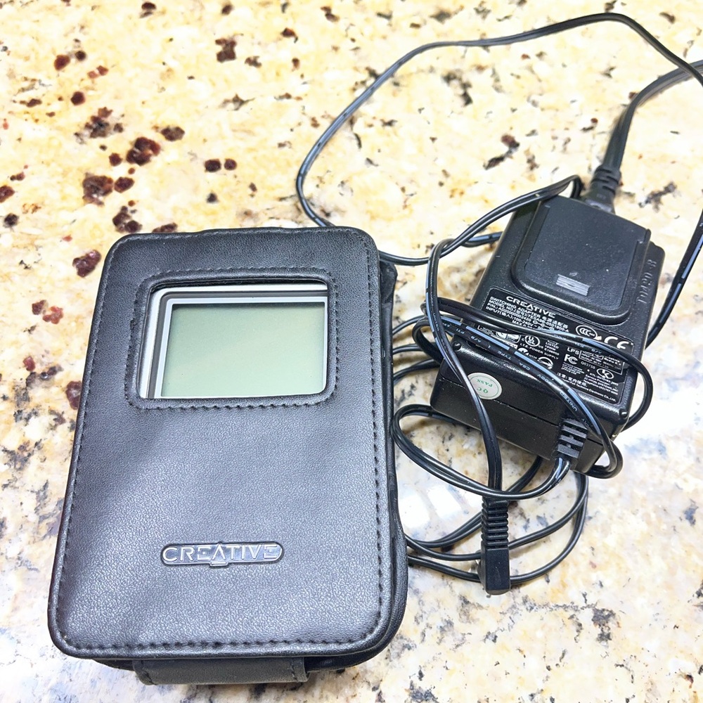 Creative Nomad Jukebox Zen 30GB MP3 Player with downloaded songs. Belt clip case